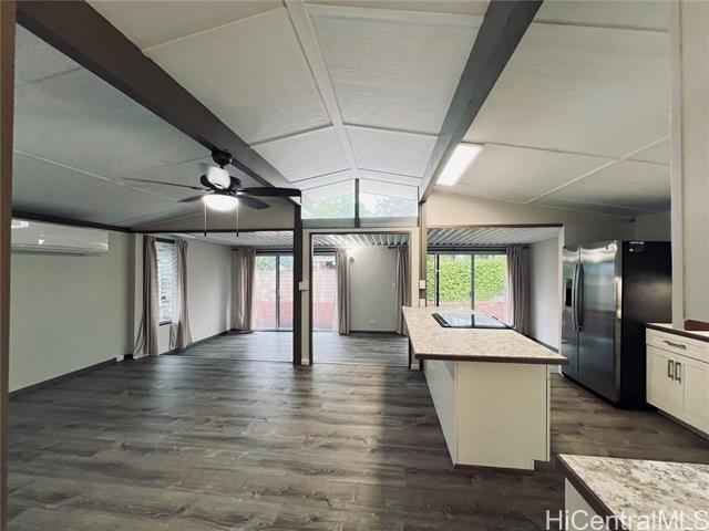 Primary Photo - 350 Ulupaina St