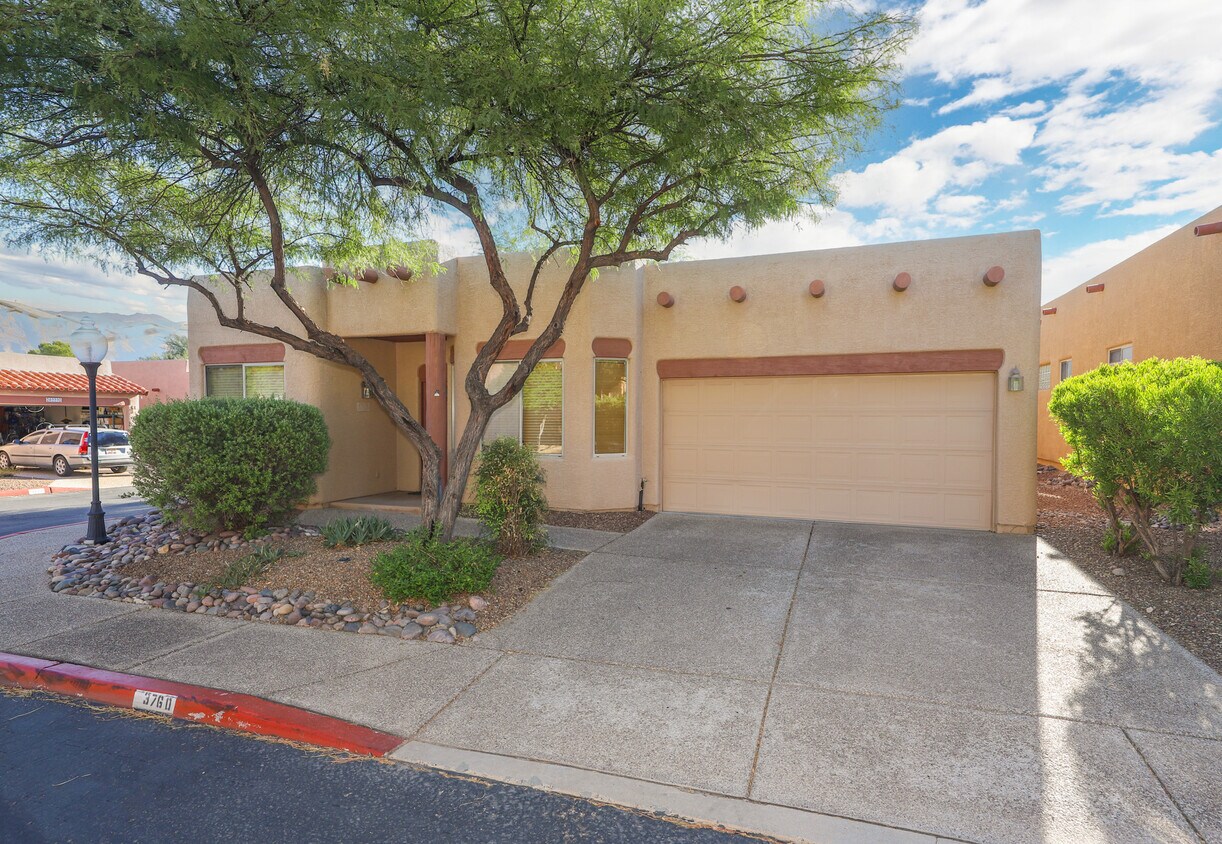 Primary Photo - 3760 N Bay Horse Loop