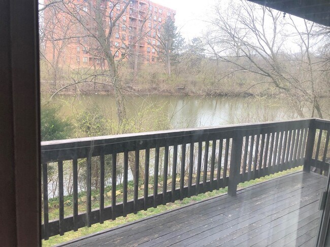 Building Photo - 5532 E Lake Dr