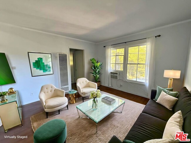 Foto del edificio - 883 N Hoover St
