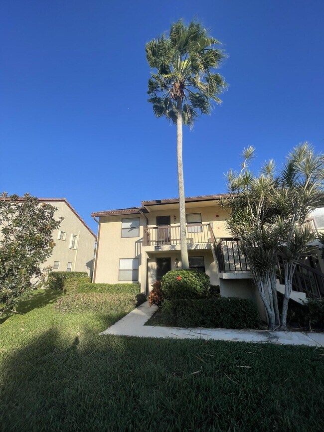 Foto del edificio - 4682 Lucerne Lakes Blvd