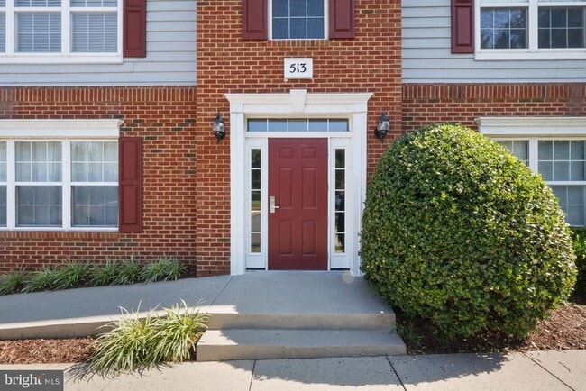 Building Photo - 513 Constellation Square SE
