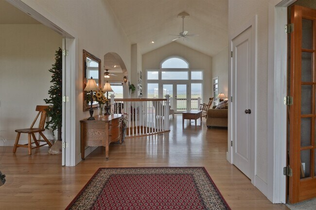 Building Photo - Five Bedroom Ranch Home on 33+ Acres For R...