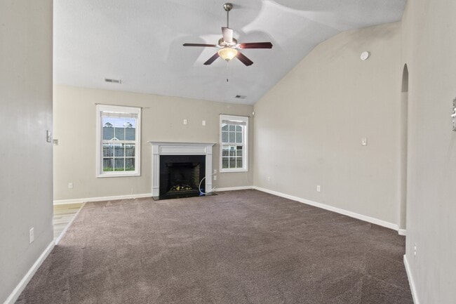 Building Photo - 752 Radiant Dr