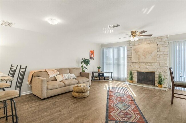 Foto del edificio - 6802 Old Quarry Ln
