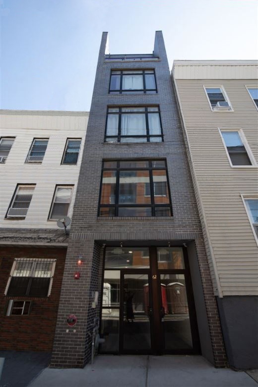 Primary Photo - 62 Newkirk St