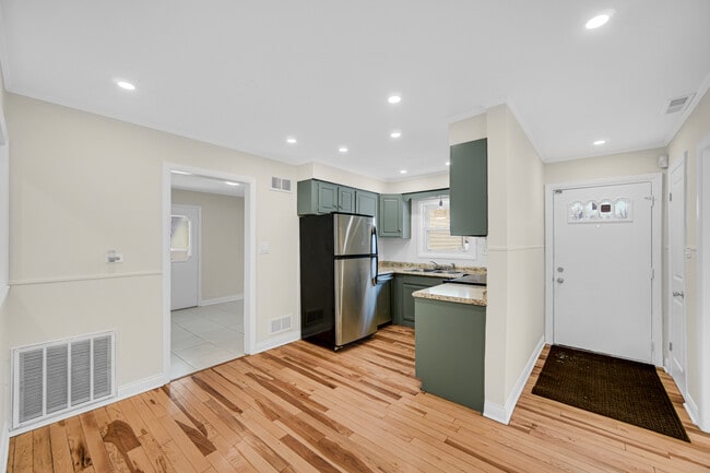 Foto del edificio - 3127 Woodworth Pl