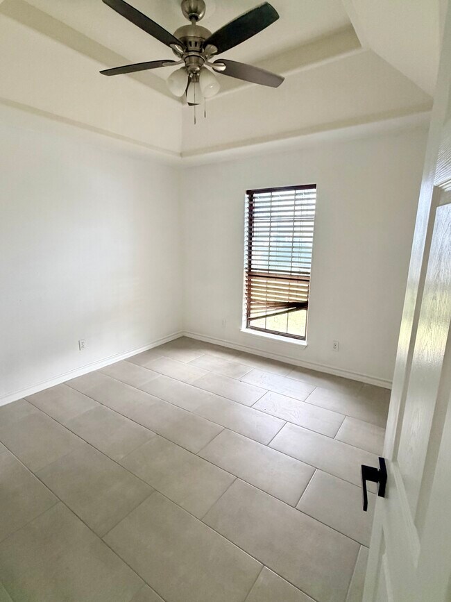 Foto del edificio - 1707 Crown Pointe Blvd