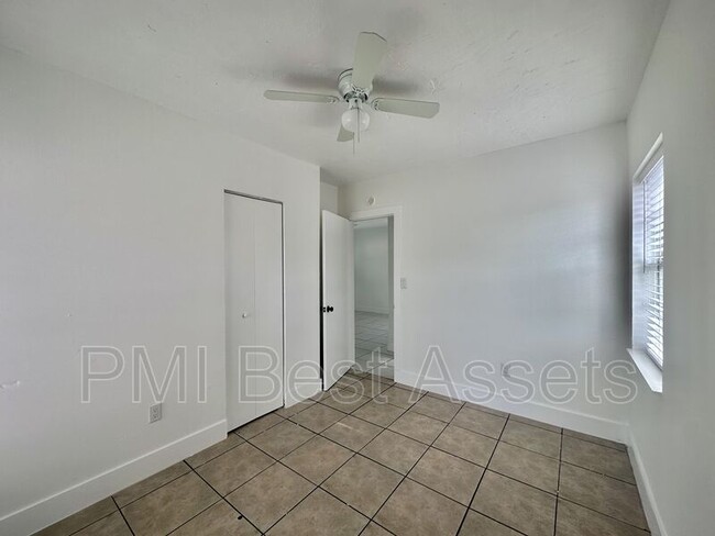 Building Photo - 847 NW 13th Ave