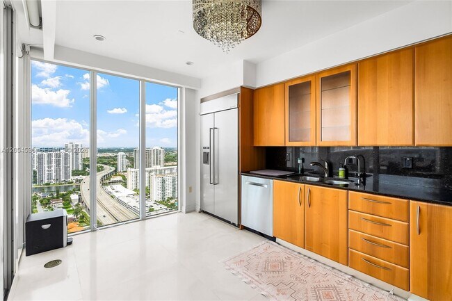 Foto del edificio - 19111 Collins Ave