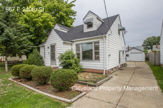 Building Photo - 667 E 240th St