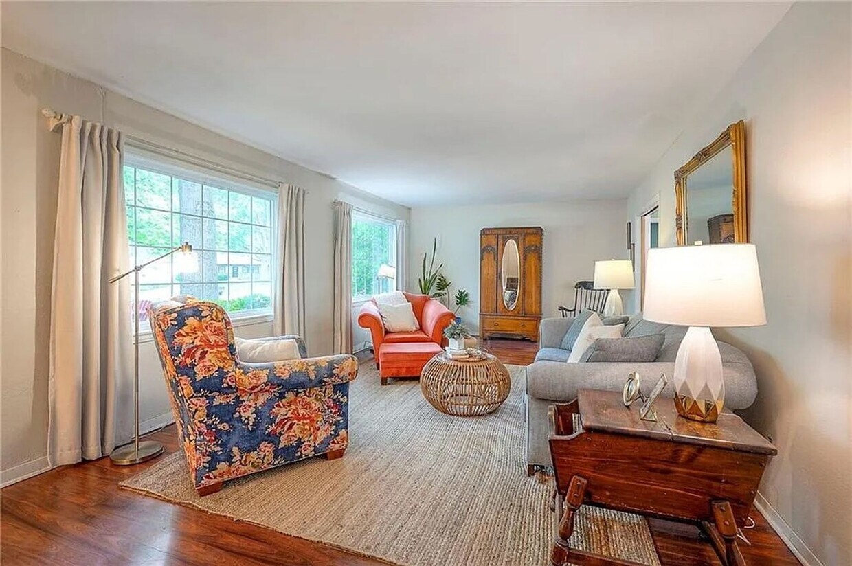 Foto principal - Stunning 5 Bedroom House in Overland Park