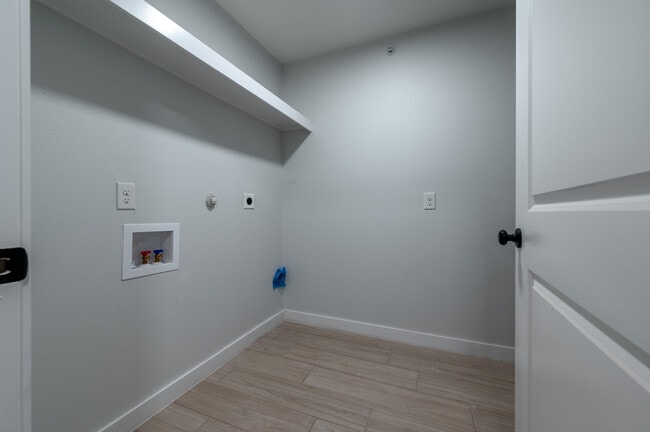 Building Photo - Empire Apartments