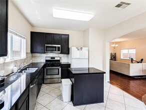 Building Photo - 7206 Sunburst Meadow Dr