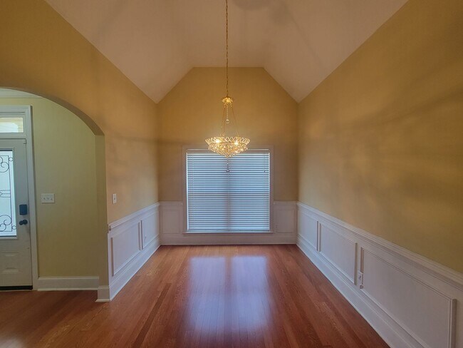 Building Photo - 1010 Barrett Dr