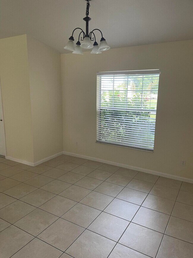 Foto del edificio - 3586 SW Conibear St
