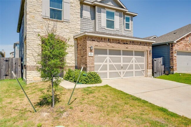 Foto del edificio - 6508 Carriage Pines Dr