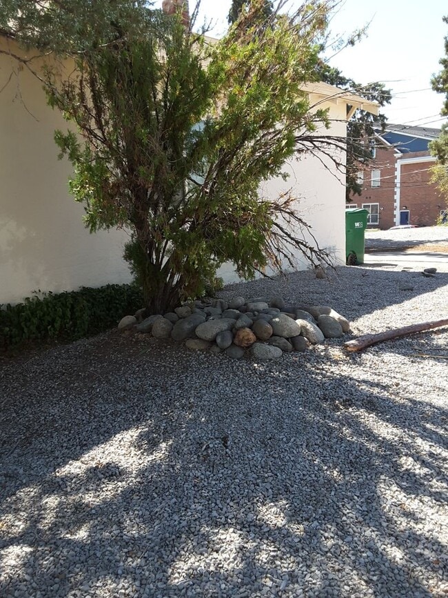 Building Photo - ONLY $1,600 PER MONTH FOR THIS SUPER CUTE, SINGLE FAMILY HOME WITH FINISHED BASEMENT - VERY CLOSE...