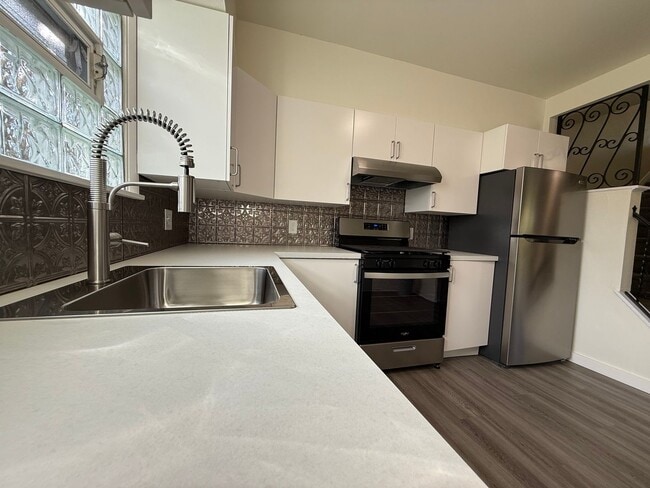 Foto del edificio - Newly updated 2BR house with yard, off str...