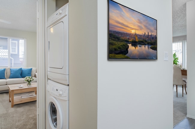 Enjoy the convenience of an in-home washer and dryer—laundry days just got easier. - Courtyard North Apartments
