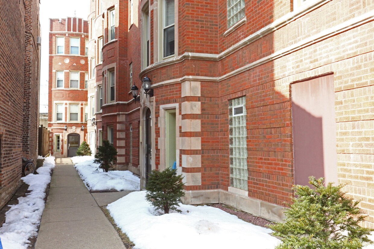 Foto del edificio - 4930-4934 N Winthrop Ave