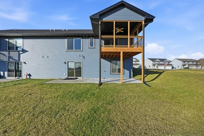 Building Photo - 720 Creekside Dr