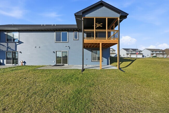 Foto del edificio - 720 Creekside Dr