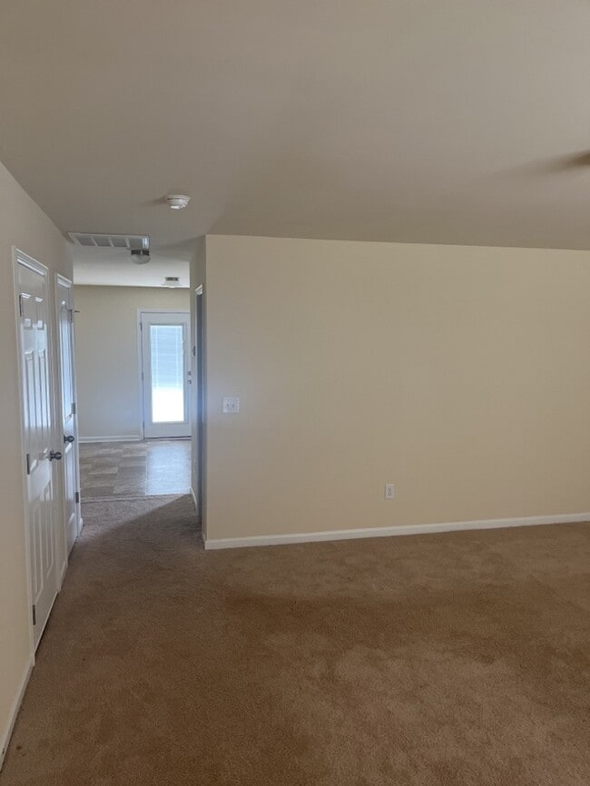 Building Photo - 6 Jones Creek Cir