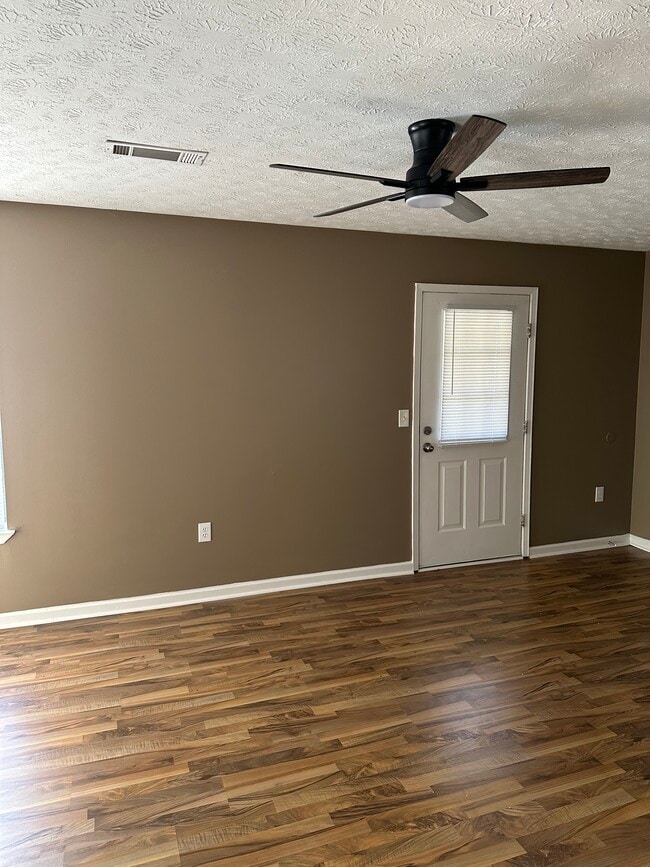 Building Photo - 511 Mansion St