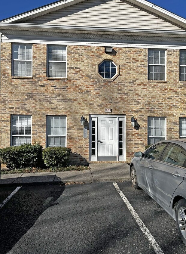 Cute 2BR Condo in Madison. Community Pool! 2nd Month Free! - Cute 2BR Condo in Madison.  Community Pool! 2nd Month Free!