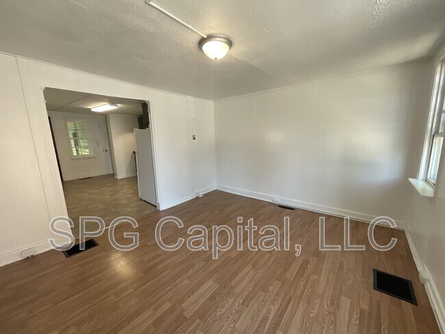 Foto del edificio - 330 W King St