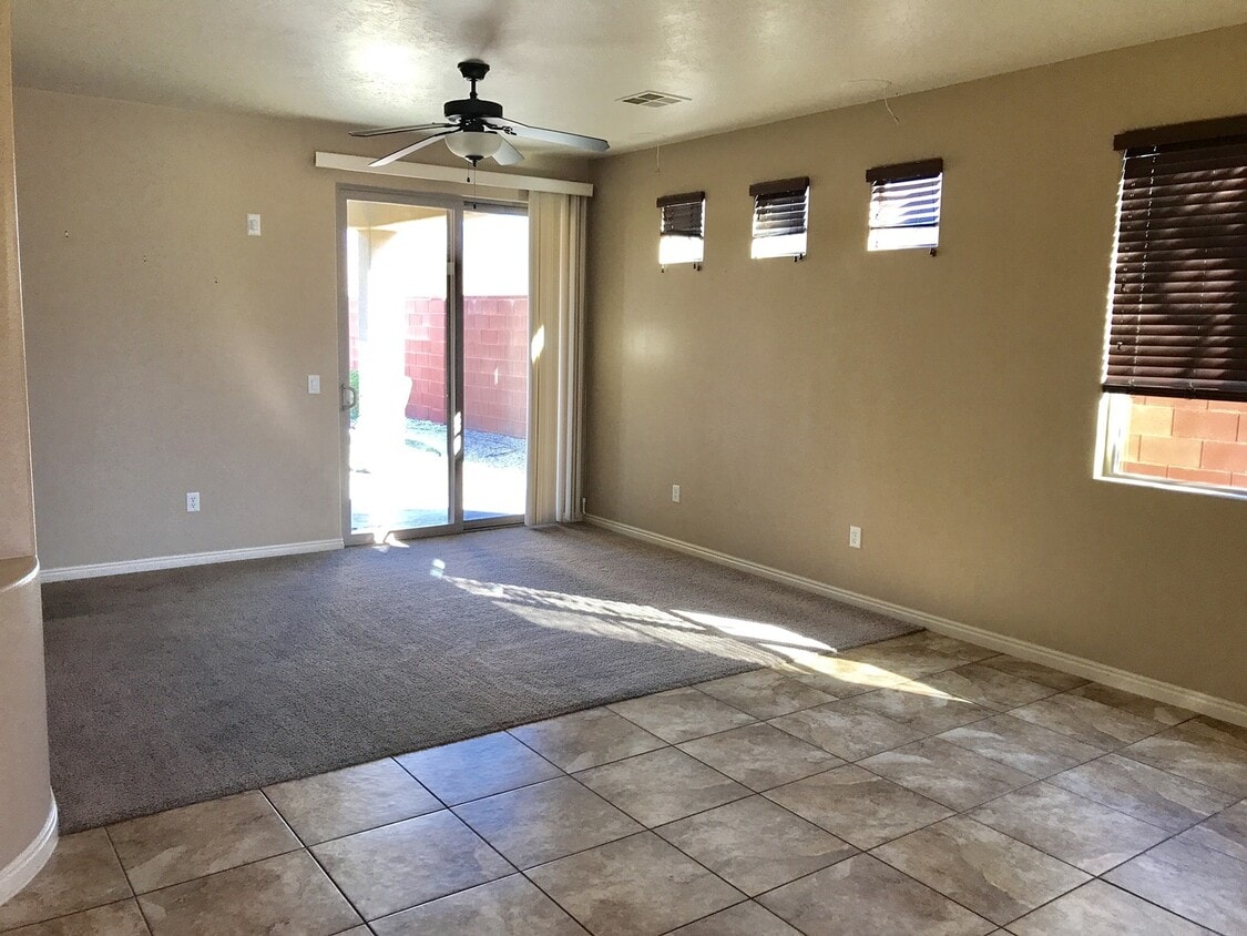 Foto del edificio - Beautiful Coral Canyon Home