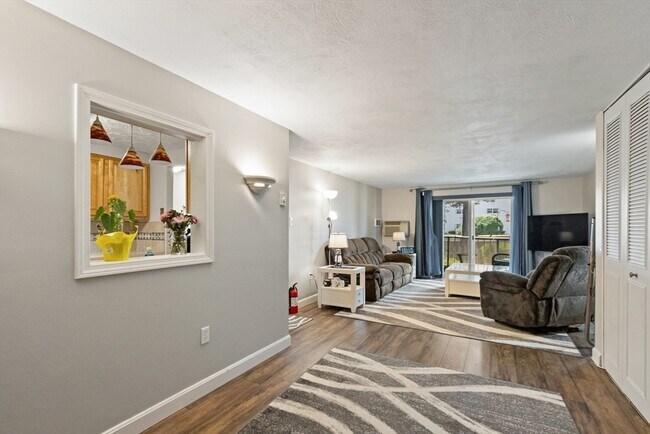 Foto del edificio - 46 Greentree Ln