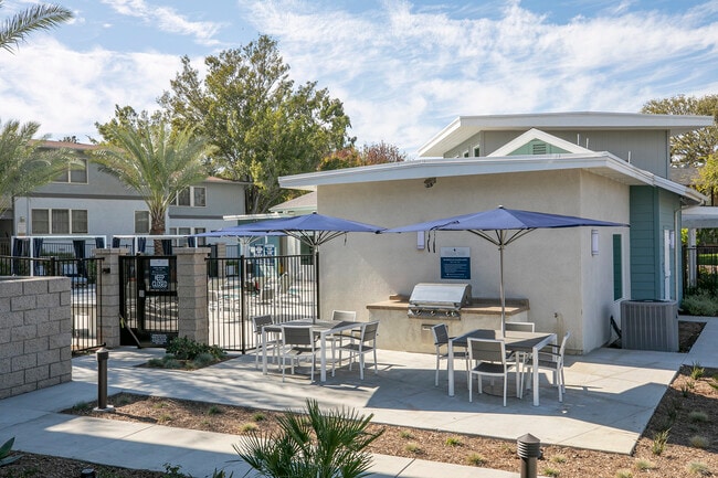 Building Photo - Stadium Park Apartments