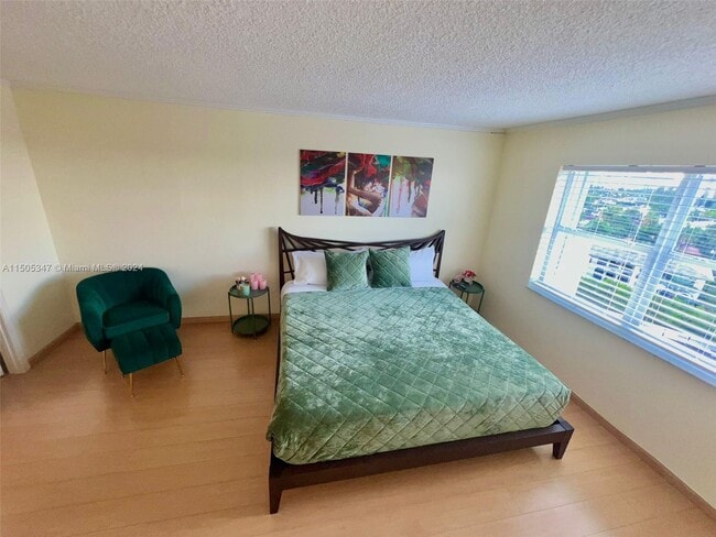 Foto del edificio - 401 Golden Isles Dr
