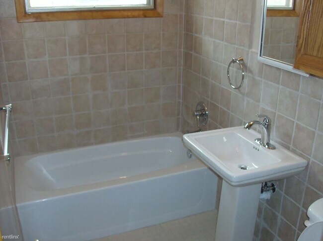Building Photo - 3 br, 1 bath House - 2403 W Manhattan Dr S...