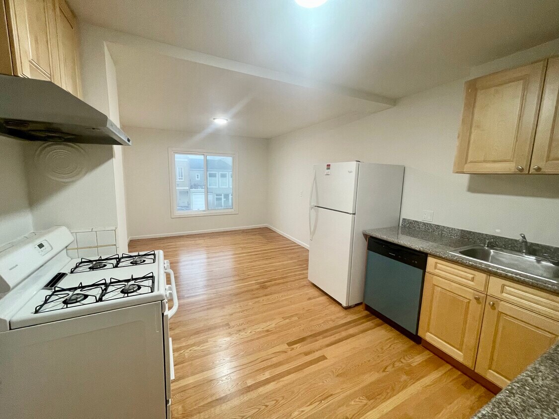 Kitchen to open dining - 2021 Judah St