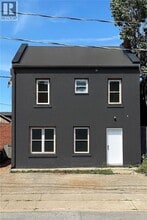 Building Photo - 27 Queenston St