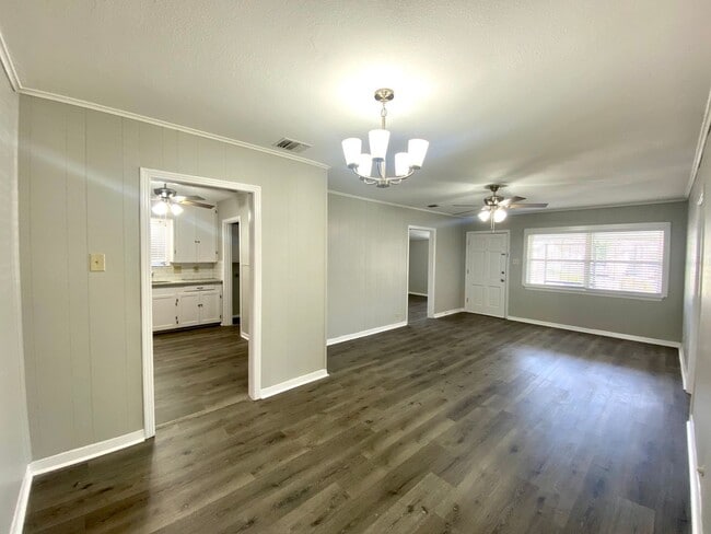 Foto del edificio - 3 Bedroom 3 bathroom Remodeled home ready to be loved