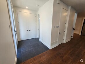 Building Photo - 864 Woodroffe Ave