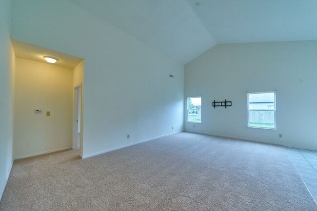 Building Photo - 3 Bedroom 2 Full Bath Ranch in Westfield i...