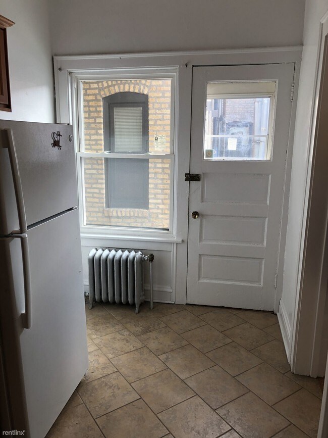 Building Photo - 1 br, 1 bath  - 946 Green Bay Rd