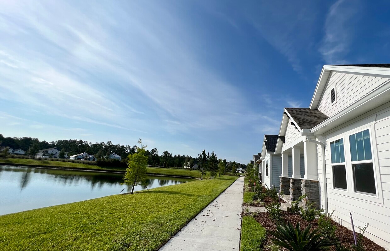 Foto principal - 207 Chalet Ct