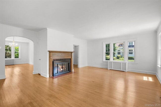 Foto del edificio - 121 Walworth Ave