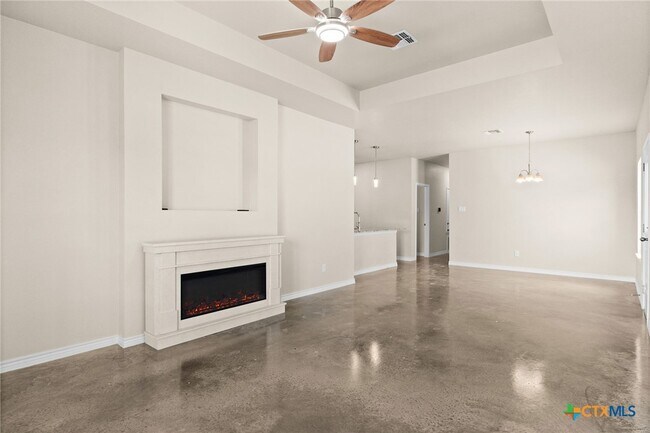 Building Photo - 412 W Avenue C