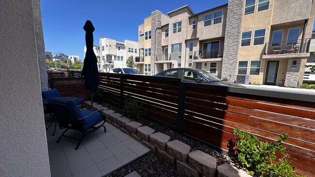 Building Photo - Gorgeous brand new townhome in 3Roots! End...