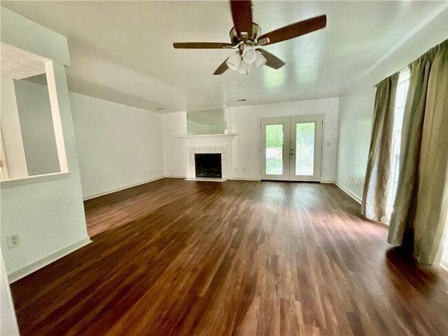 Building Photo - 5073 Village Green Way