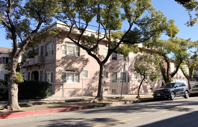 Building Photo - 874 W 40th Pl