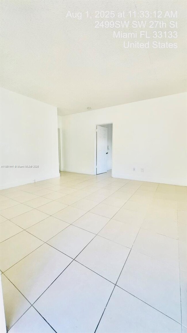 Foto del edificio - 2499 SW 27th St