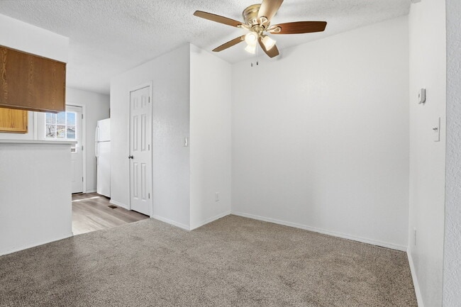 Building Photo - $2,045.95 - 2 Bed, 1.5 Bath Townhome in Centennial with Pool Access